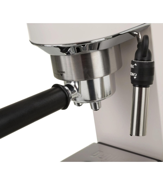 Кофеварка эспрессо DeLonghi EC685.W белый, исп. кофе - молотый/чалды, 1.1 л, 1350 Вт, 15 бар