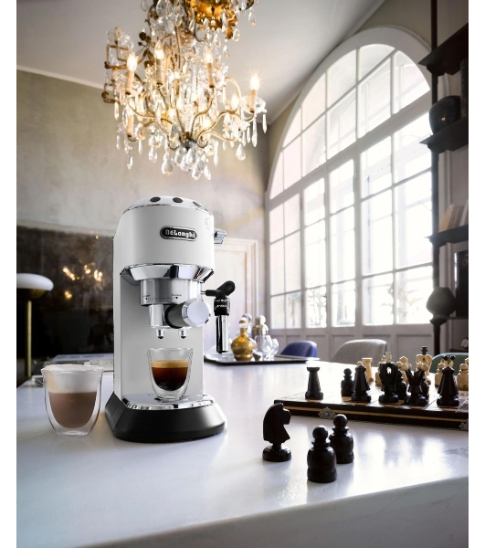 Кофеварка эспрессо DeLonghi EC685.W белый, исп. кофе - молотый/чалды, 1.1 л, 1350 Вт, 15 бар