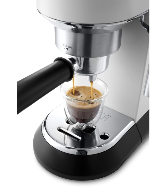 Кофеварка эспрессо DeLonghi EC685.W белый, исп. кофе - молотый/чалды, 1.1 л, 1350 Вт, 15 бар