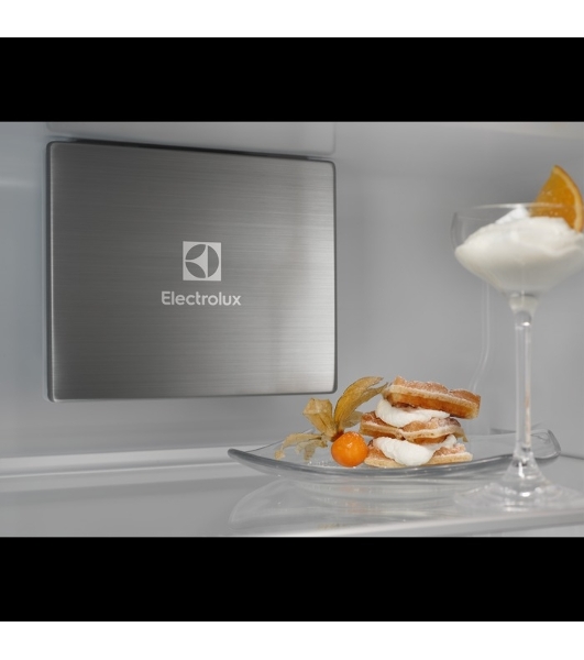 Встраиваемый холодильник Electrolux ENP7TD75S, комбинированный No Frost, Размеры ВxШxГ [мм]: 1884x696x549, сенсорное управление с символьным дисплеем, Динамическая система охлаждения в холодильной камере, система охлаждения в морозильной камере - No Frost, крепление дверцы на направляющих, A++ класс энергопотребления, Большой ящик на телескопических направляющих, MultiSpace, Flexi shelf, Инверторный компрессор