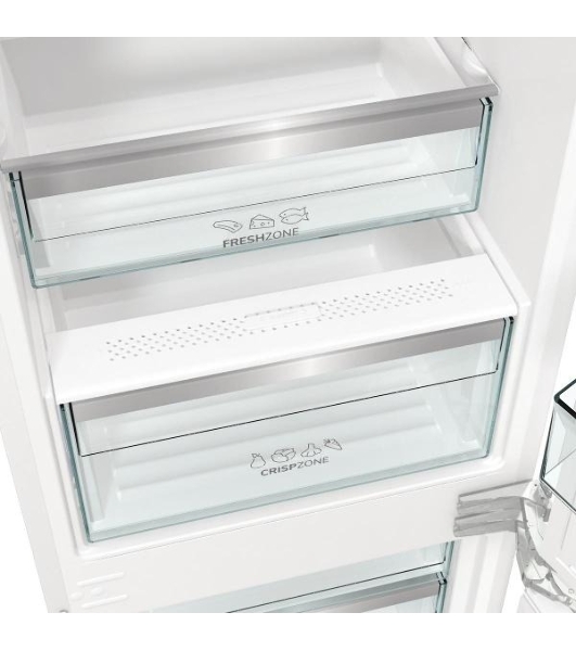 Встраиваемый холодильник Gorenje NRKI517E82WF, полезный объем 244 л, электронное управление, цифровой дисплей, автоматическое размораживание No Frost, быстрое замораживание, интенсивное охлаждение, зона свежести с контролем влажности, инверторный компрессор, энергоэффективность А+
