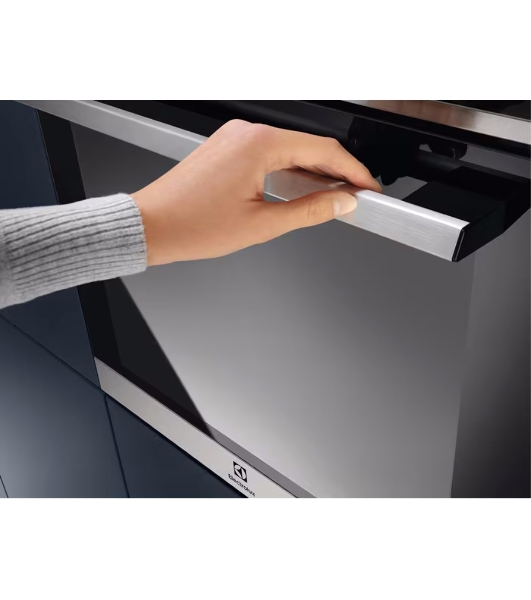 Встраиваемый духовой шкаф Electrolux COF6P76BX, Духовой шкаф электрический с конвекцией, объем 65 л, утапливаемые переключатели, 9 режимов, автопрограммы, очистка пиролитическая, 3 стекла в дверце, направляющие проволочные + телескопические (1 уровень)