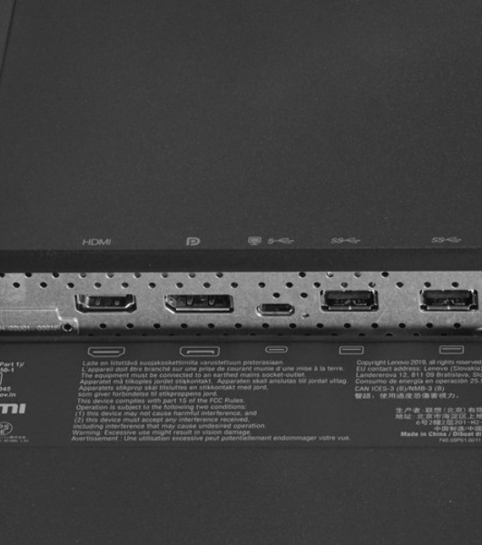 Монитор 31.5' Lenovo T32p-30 IPS 3840x2160, 60 Гц, 4 мс, 16:9, 350 кд/м², HDMI 2.1, DP 1.4, USB-C (90 Вт PD), USB Hub (4×USB 3.2 Gen1), RJ-45, 3.5 Jack, HDR10, черный