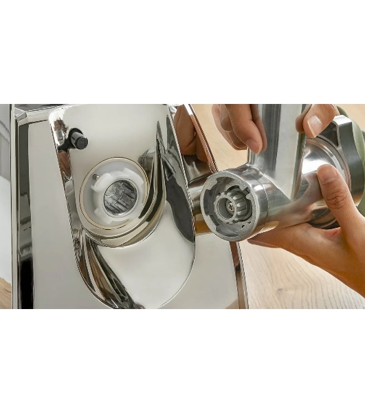 Мясорубка электрическая Bosch MFW67440 черный, 2000 Вт, 3.5 кг/мин, реверс, защита от перегрузки, насадки - 4