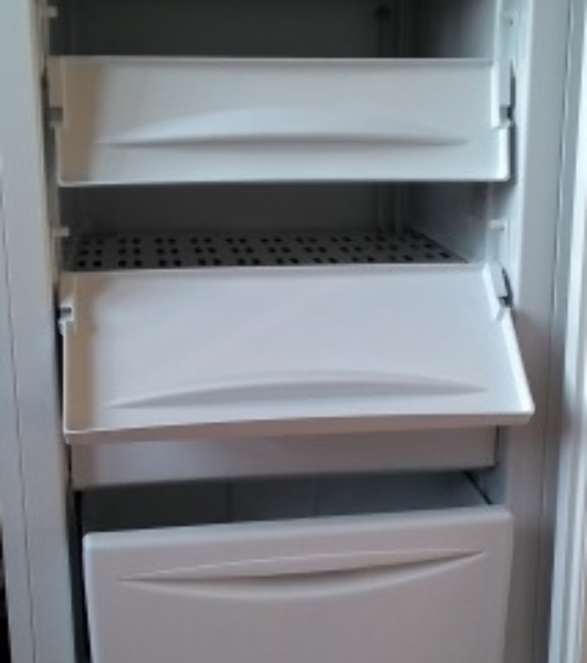 Морозильная камера Indesit SFR 100.001 белый, 118л, 4 ящика