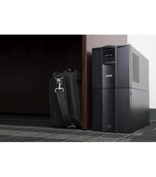 Источник бесперебойного питания APC Smart-UPS SMT2200IC 1980Вт 2200ВА черный